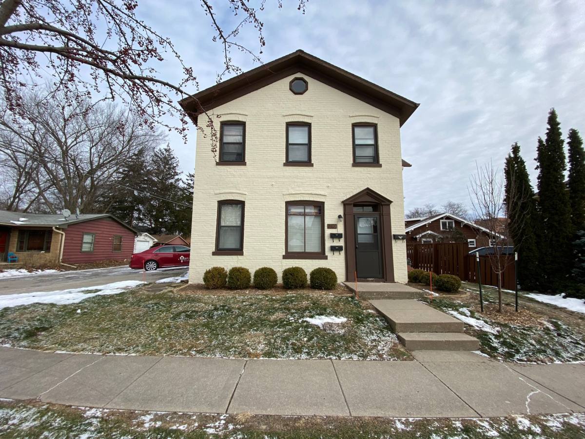 Apartment for rent at 310 N Gilbert St, Iowa City, IA 52245