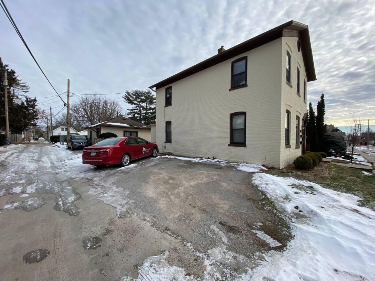 Apartment for rent at 310 N Gilbert St, Iowa City, IA 52245