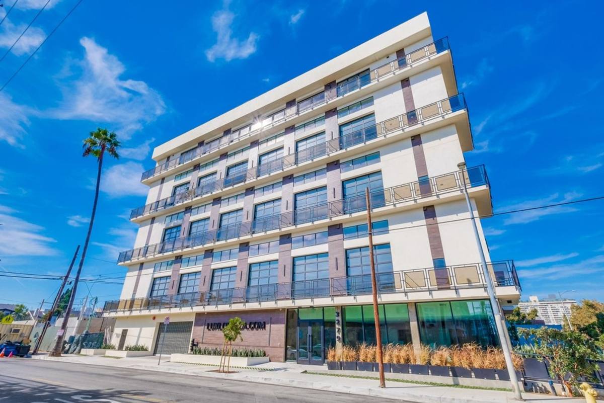 Apartment for rent at 3279 W San Marino St, Los Angeles, CA 90006