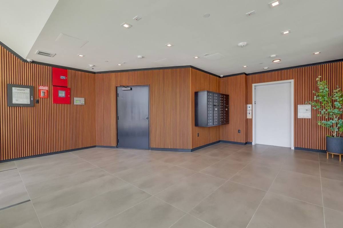 Apartment for rent at 3279 W San Marino St, Los Angeles, CA 90006