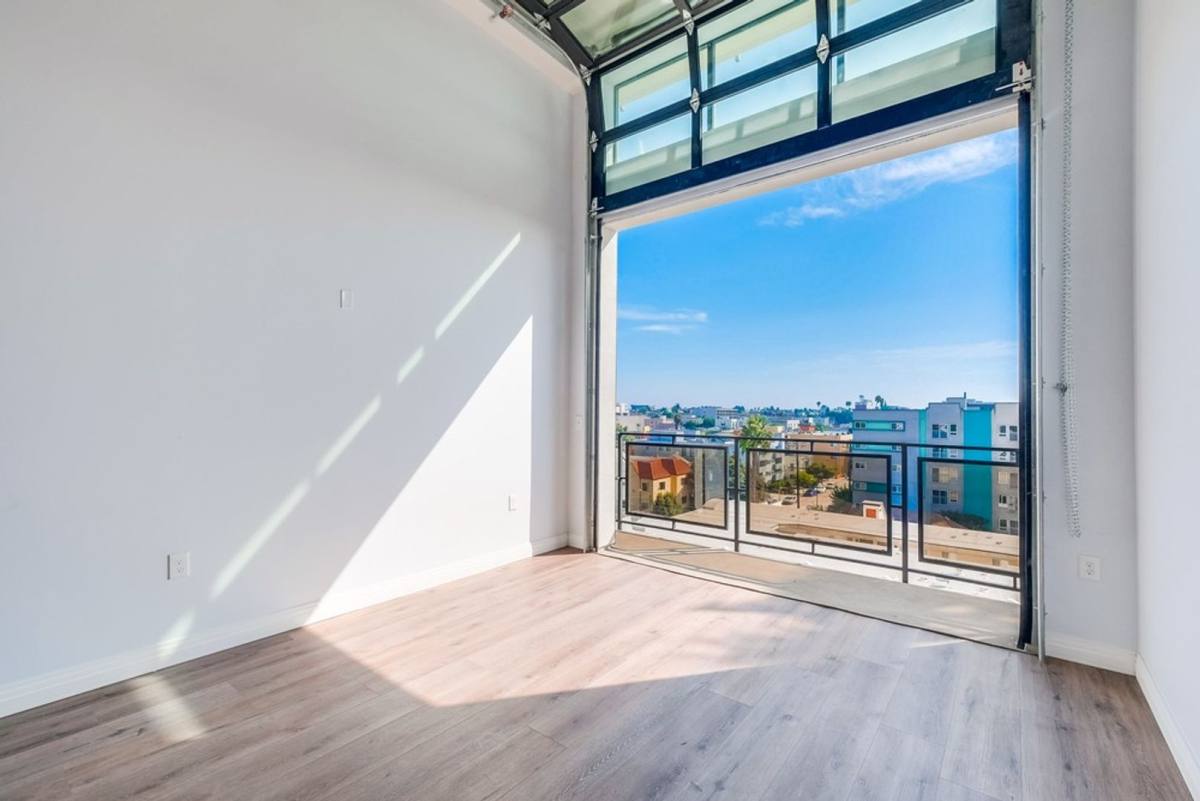 Apartment for rent at 3279 W San Marino St, Los Angeles, CA 90006