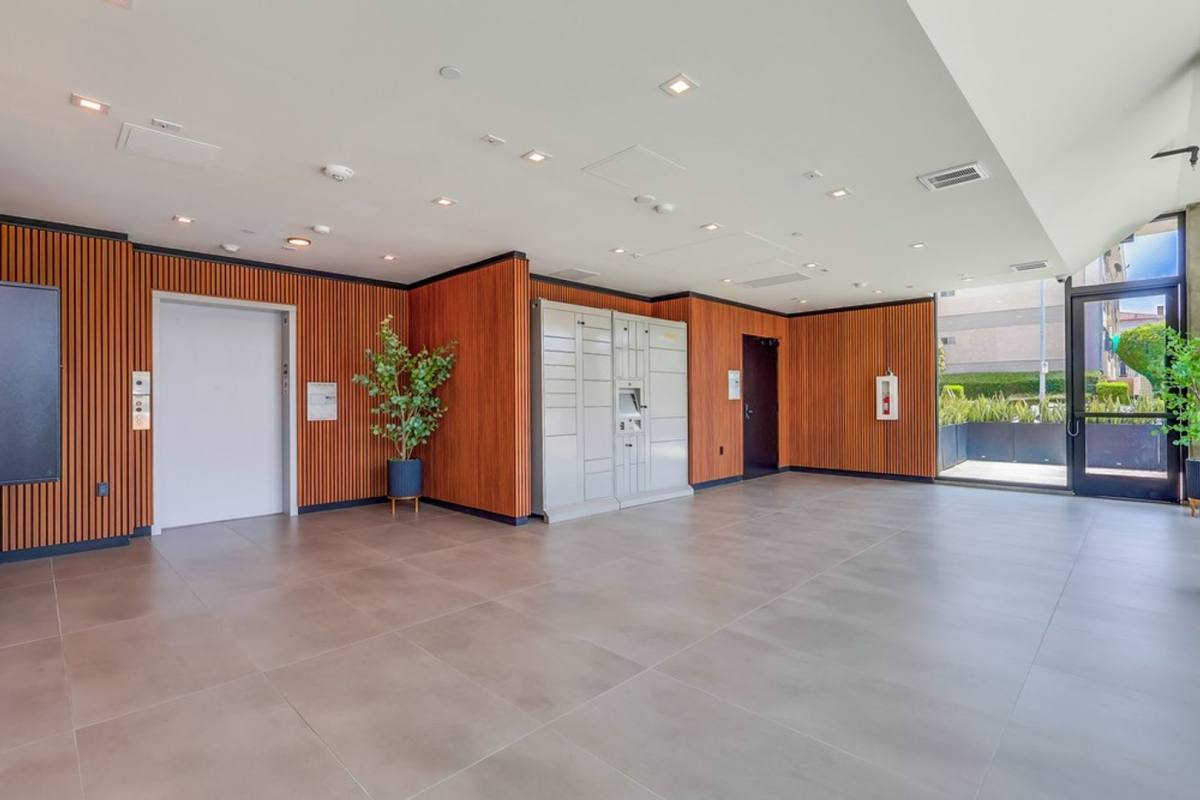 Apartment for rent at 3279 W San Marino St, Los Angeles, CA 90006