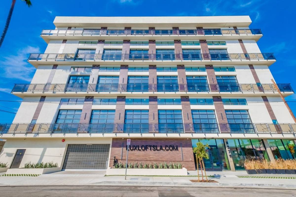 Apartment for rent at 3279 W San Marino St, Los Angeles, CA 90006