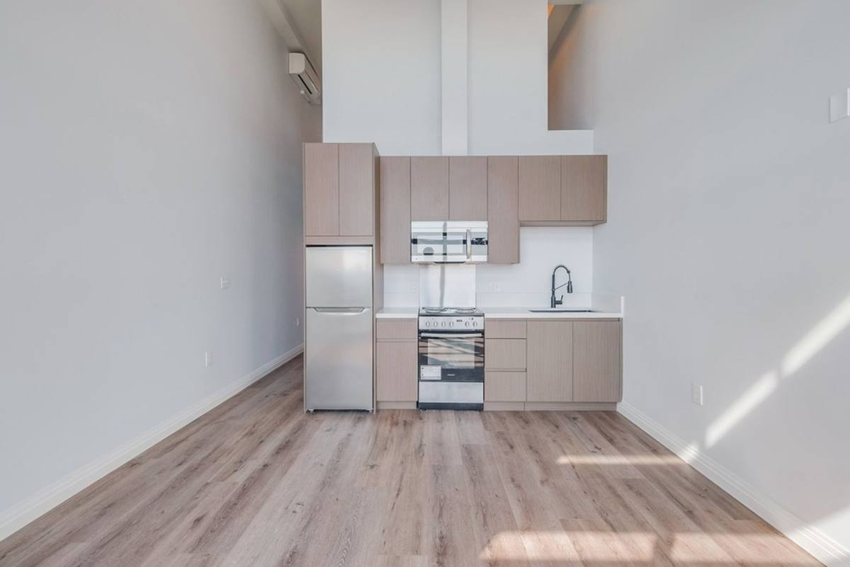 Apartment for rent at 3279 W San Marino St, Los Angeles, CA 90006