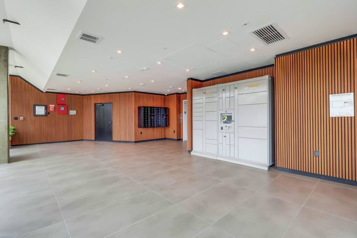Apartment for rent at 3279 W San Marino St, Los Angeles, CA 90006