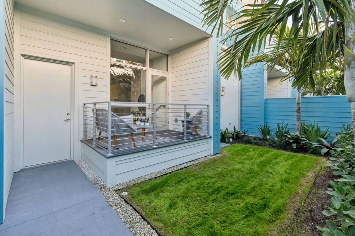 Apartment for rent at 1343 4th St, Sarasota, FL 34236