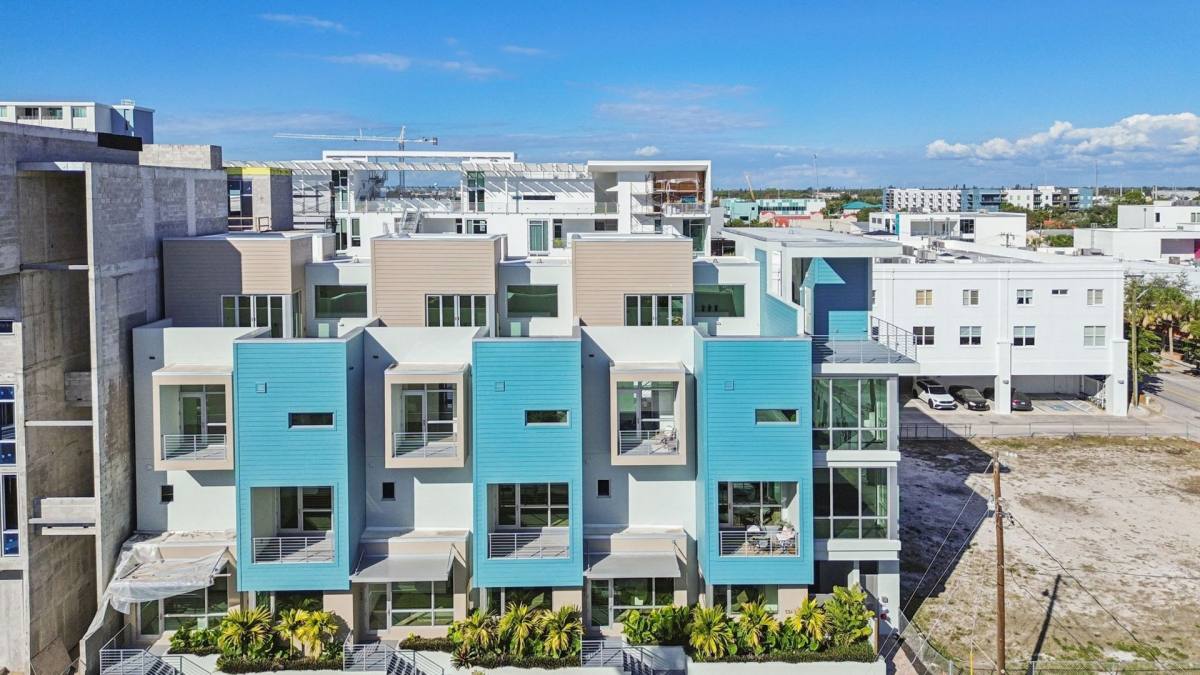 Apartment for rent at 1343 4th St, Sarasota, FL 34236