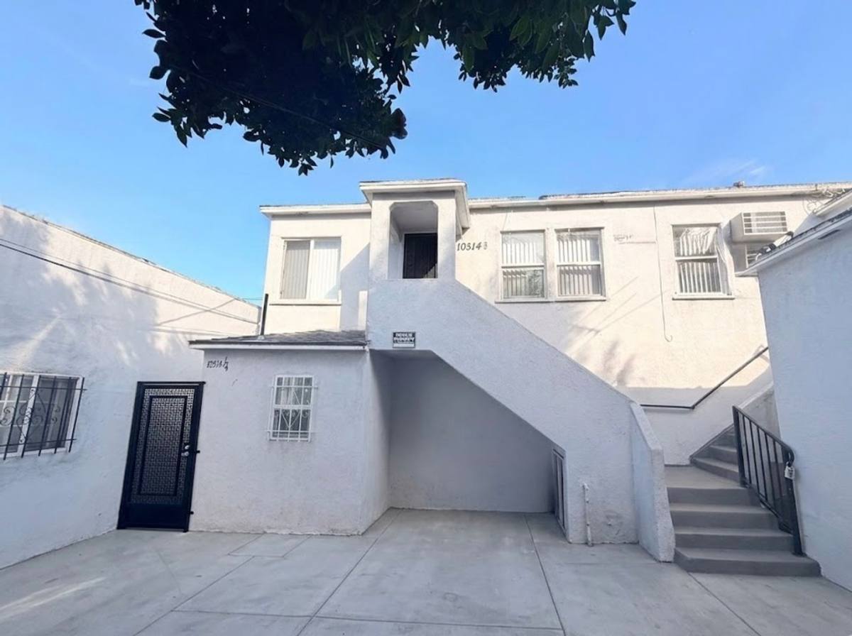 Apartment for rent at 10514 1 2 S Vermont Ave, Los Angeles, CA 90044