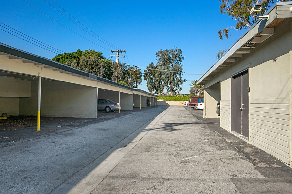 Townhouse for rent at 6949 Houston St, Buena Park, CA 90620