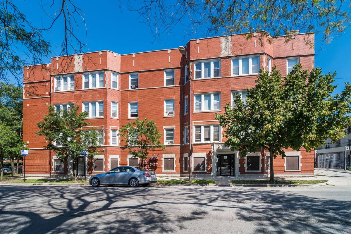 Apartment for rent at 1822 E 73rd St, Chicago, IL 60649