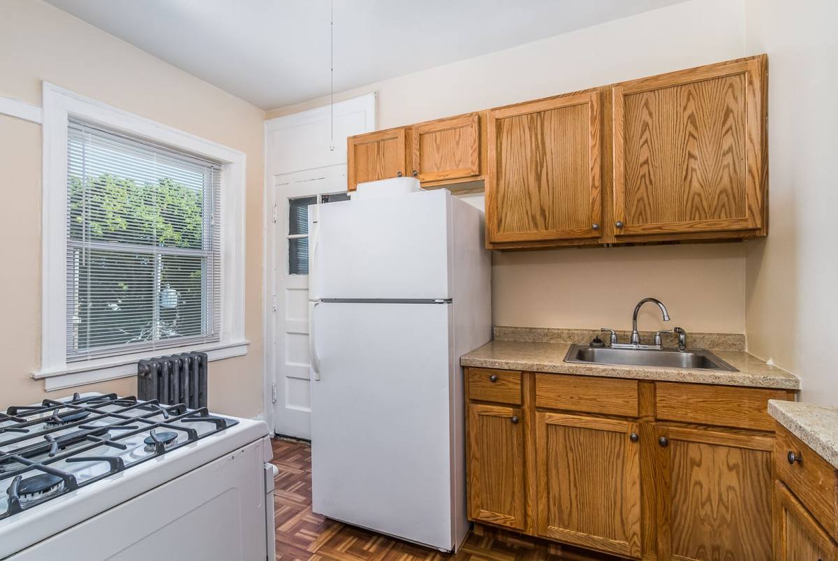 Apartment for rent at 1822 E 73rd St, Chicago, IL 60649