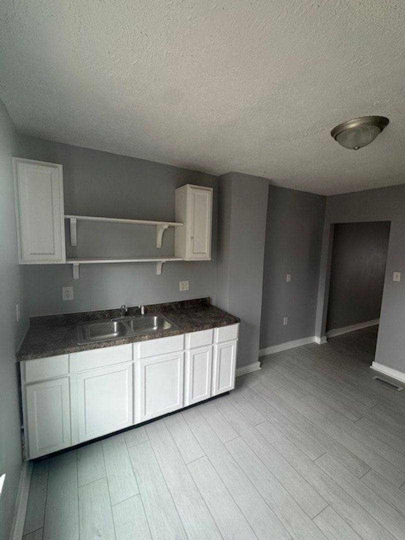 Townhouse for rent at 627 N Tacoma, Indianapolis, IN 46201