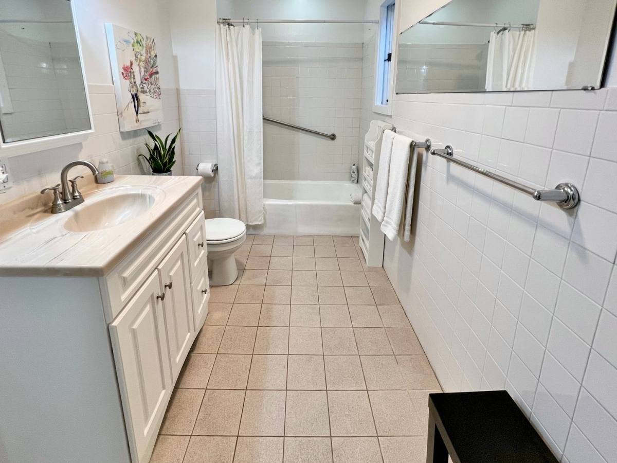 Apartment for rent at 1077 Beacon St, Brookline, MA 02446