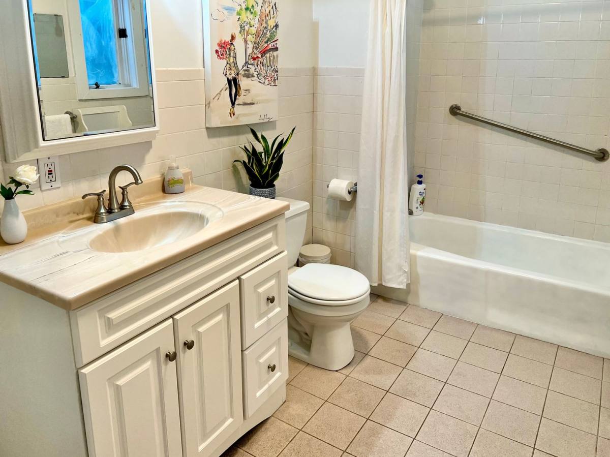Apartment for rent at 1077 Beacon St, Brookline, MA 02446