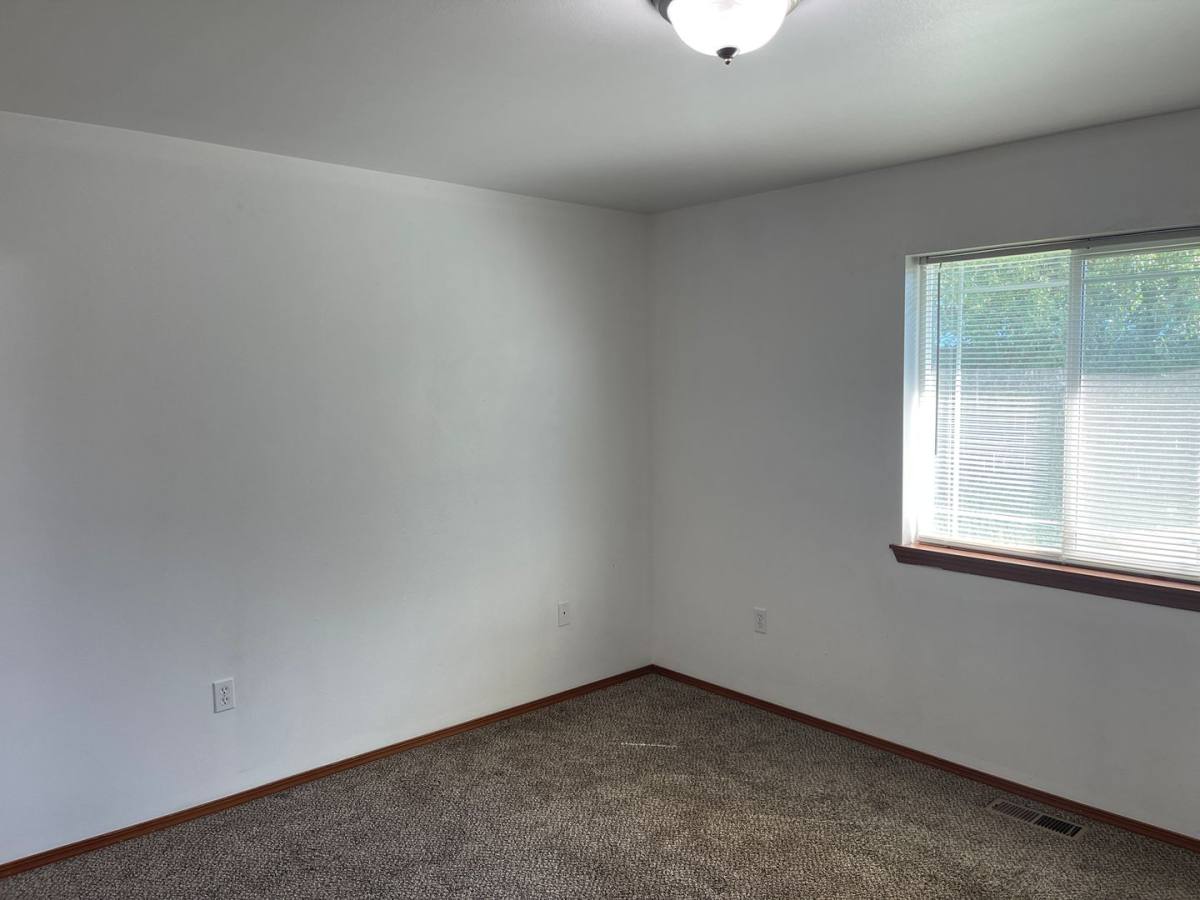 Apartment for rent at 1013 N Pierce Dr, Moses Lake, WA 98837