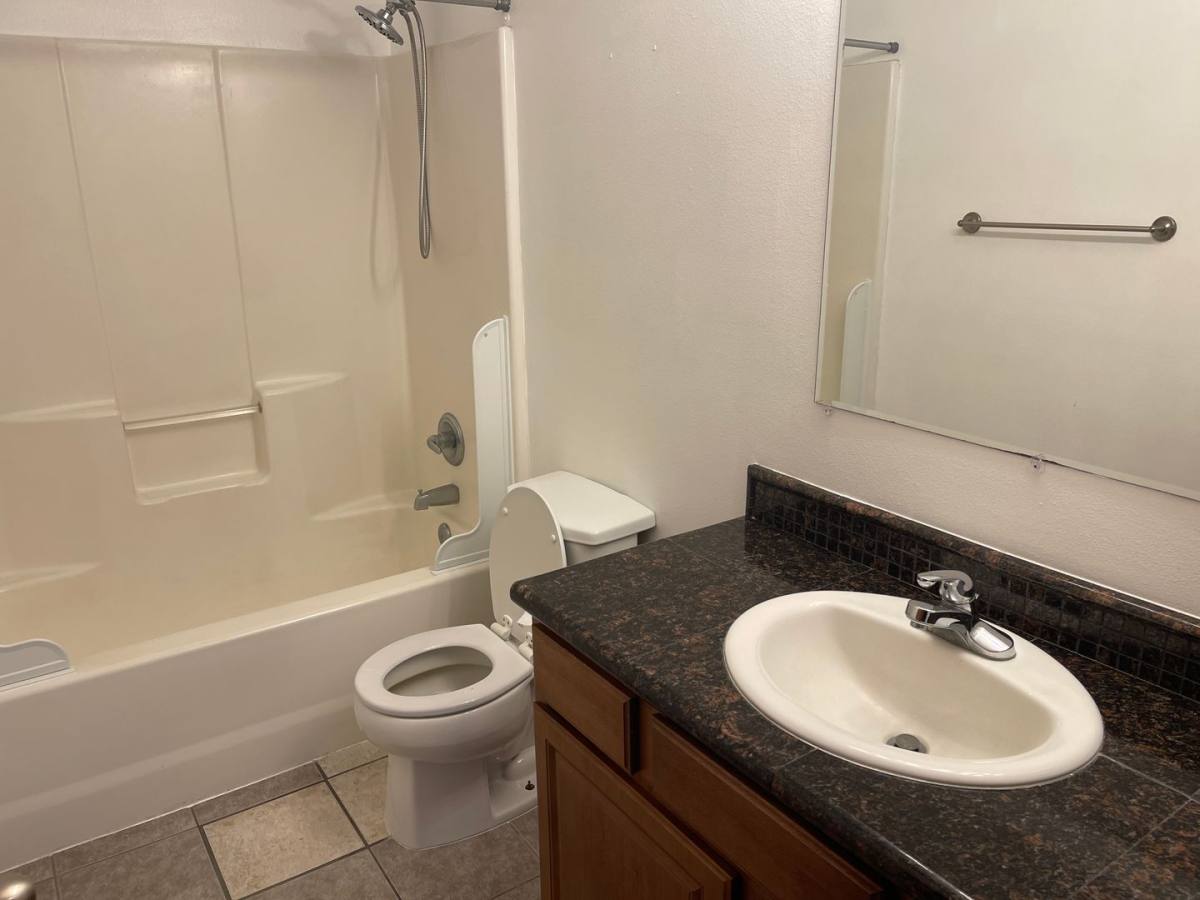 Apartment for rent at 1013 N Pierce Dr, Moses Lake, WA 98837