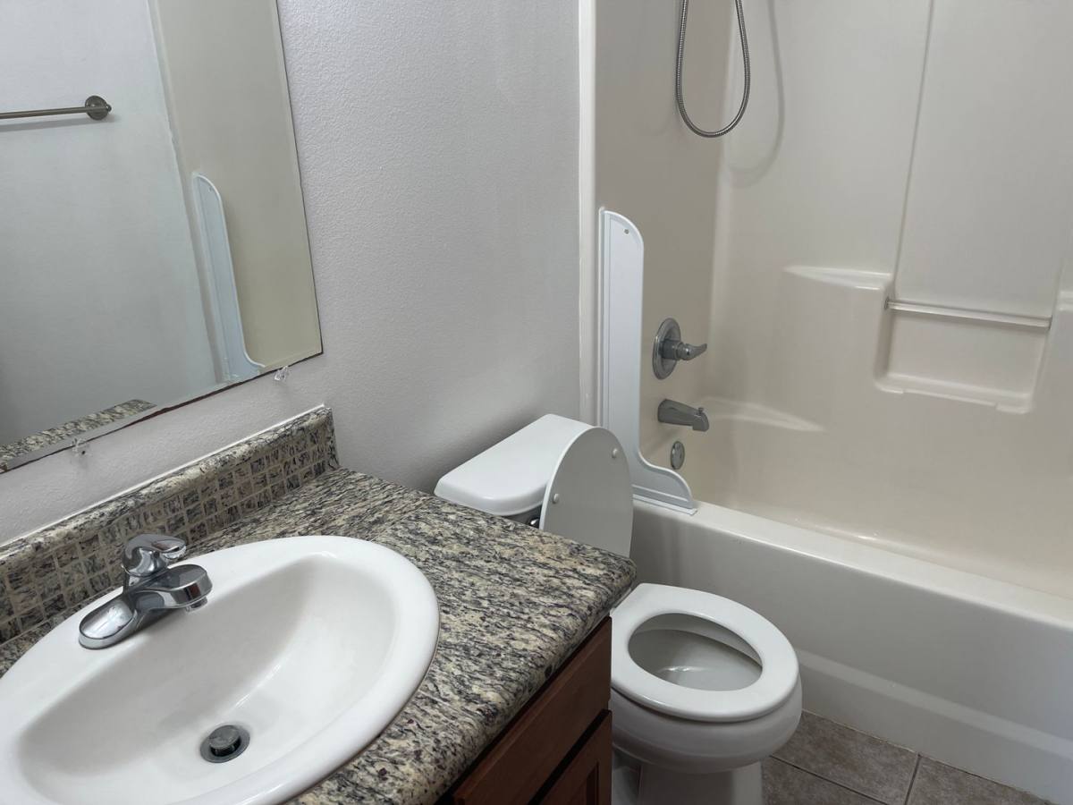 Apartment for rent at 1013 N Pierce Dr, Moses Lake, WA 98837