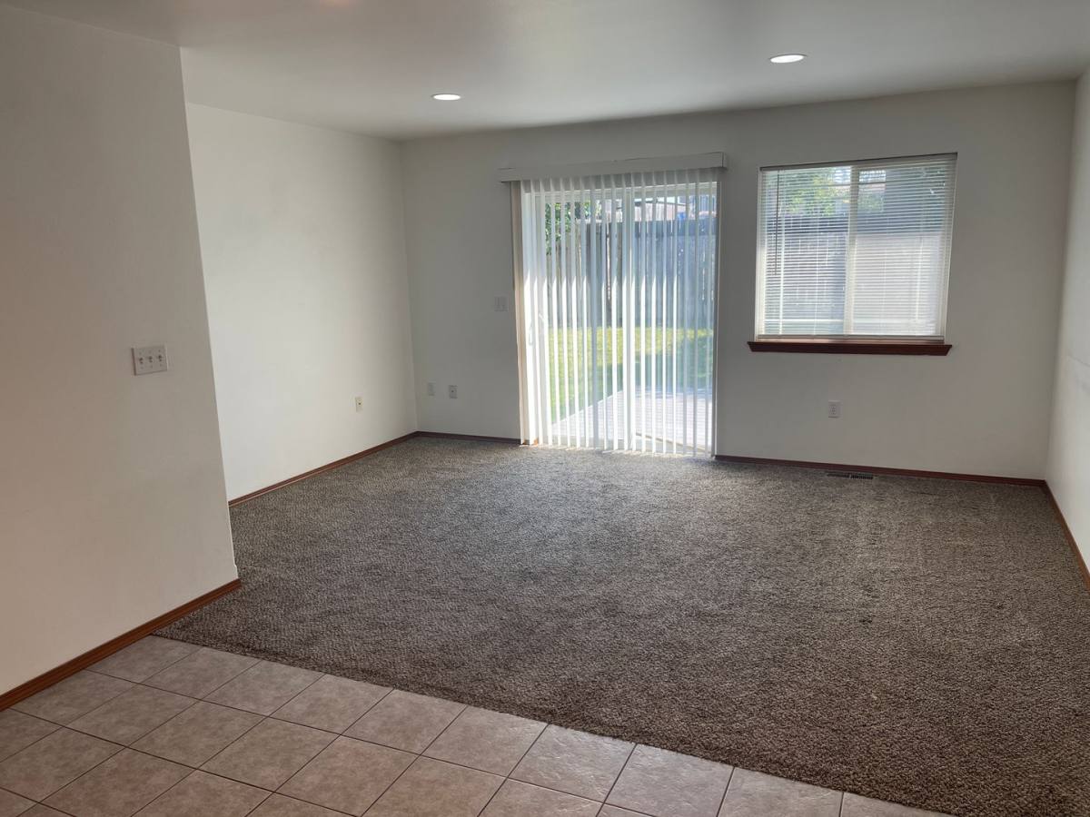 Apartment for rent at 1013 N Pierce Dr, Moses Lake, WA 98837