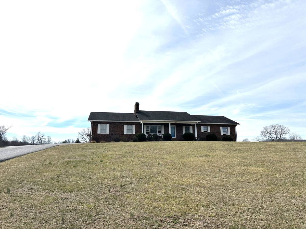 House for rent at 583 Damascus Church Rd, Statesville, NC 28625
