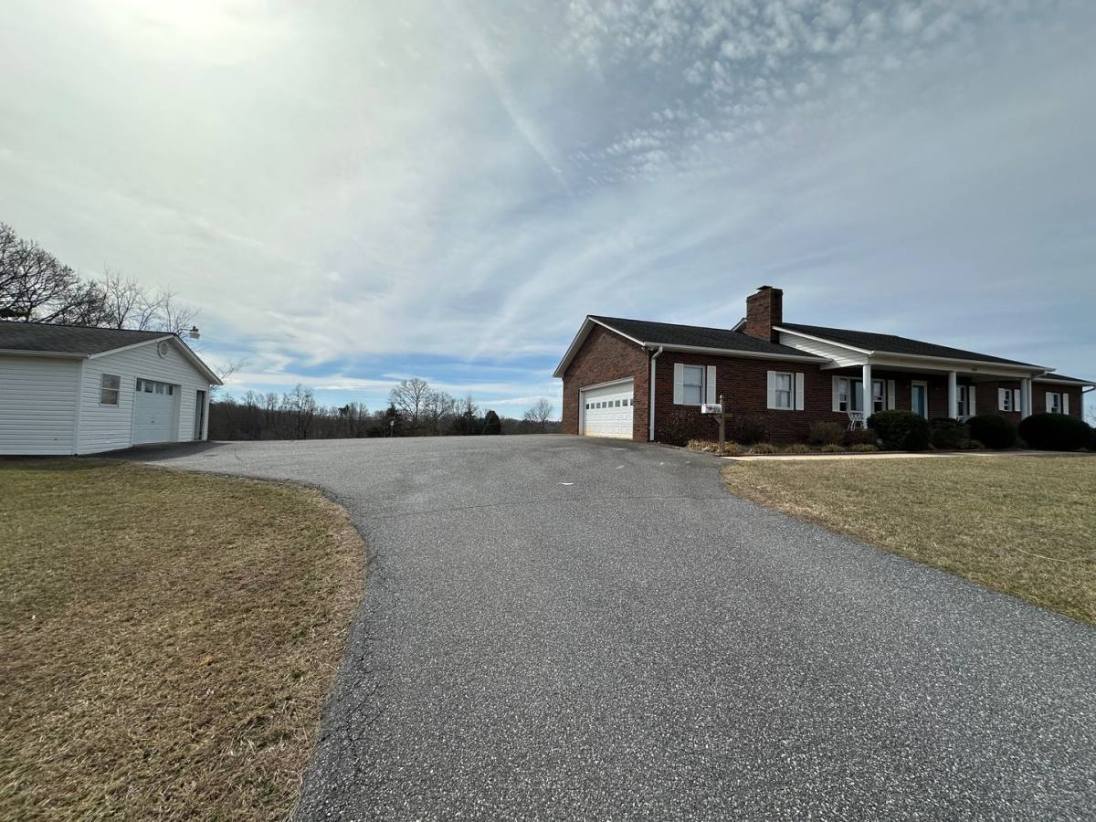 House for rent at 583 Damascus Church Rd, Statesville, NC 28625