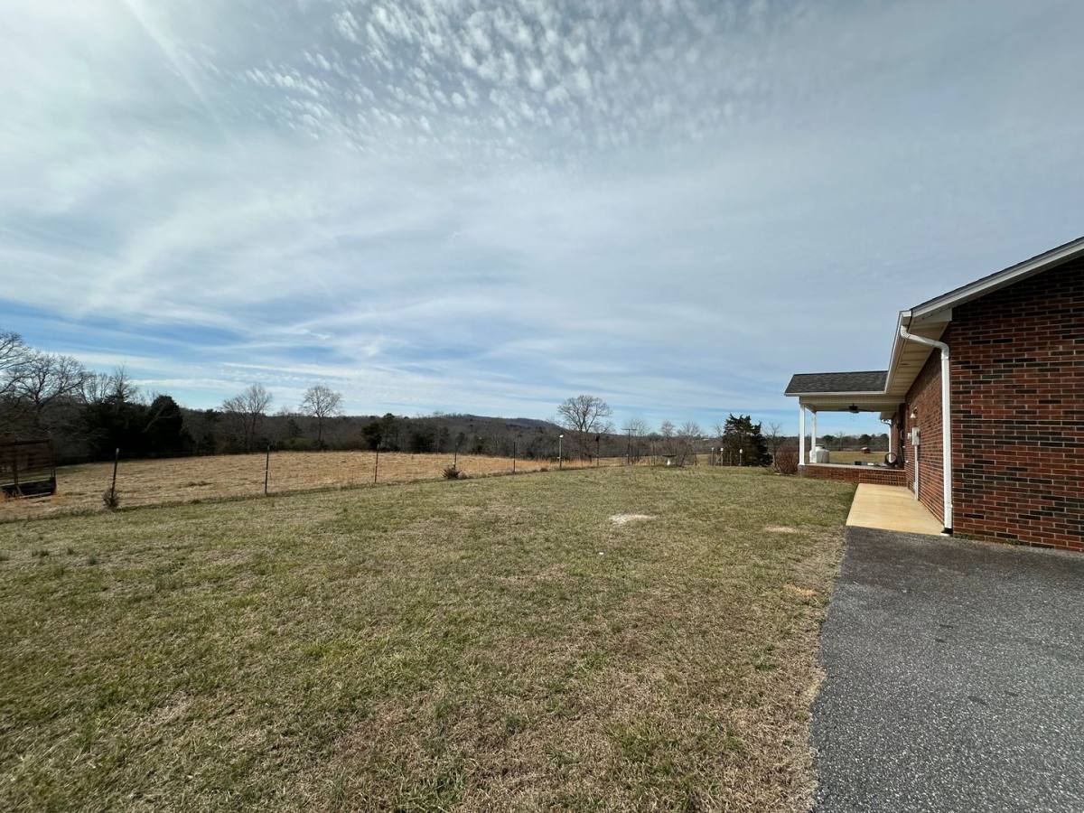 House for rent at 583 Damascus Church Rd, Statesville, NC 28625
