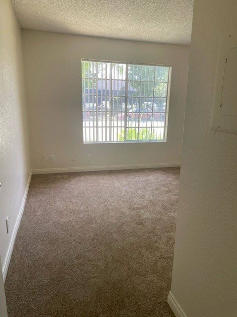 Apartment for rent at 274 W Verdugo Ave, Burbank, CA 91502