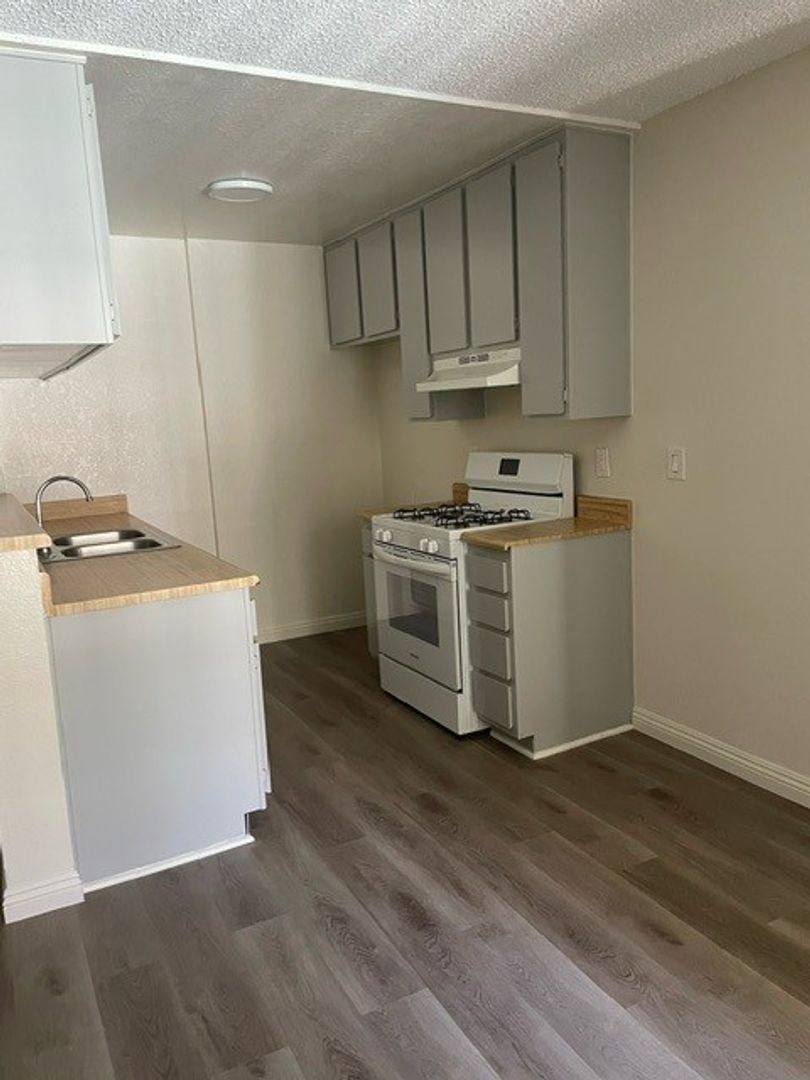 Apartment for rent at 274 W Verdugo Ave, Burbank, CA 91502