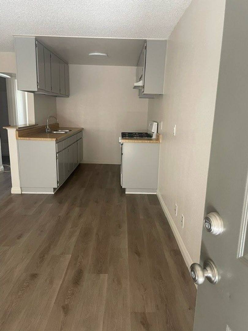Apartment for rent at 274 W Verdugo Ave, Burbank, CA 91502