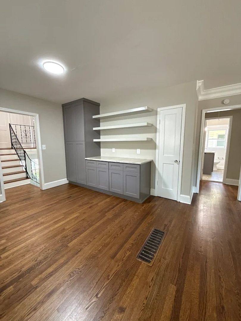 House for rent at 528 Barrington Dr, Roswell, GA 30075