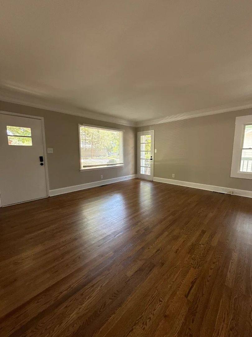 House for rent at 528 Barrington Dr, Roswell, GA 30075