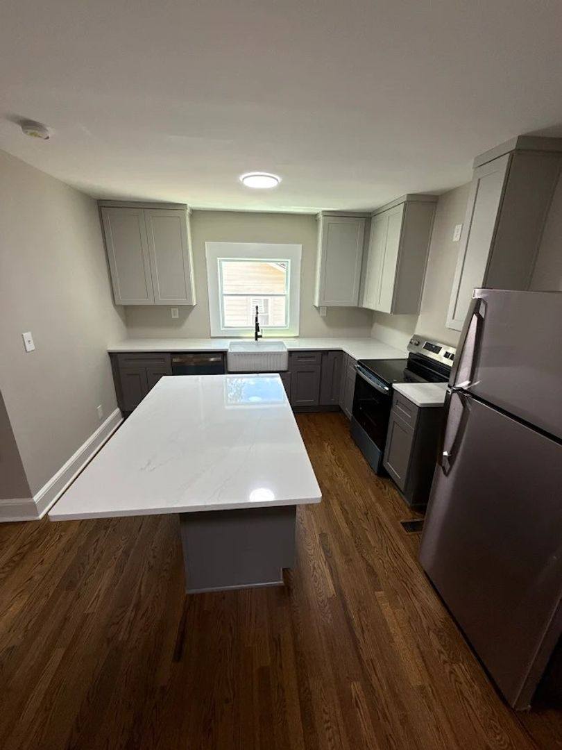 House for rent at 528 Barrington Dr, Roswell, GA 30075