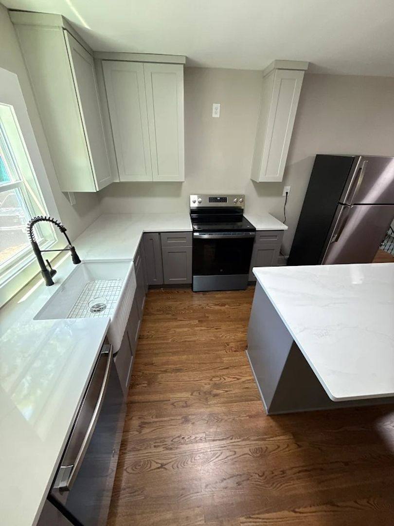 House for rent at 528 Barrington Dr, Roswell, GA 30075