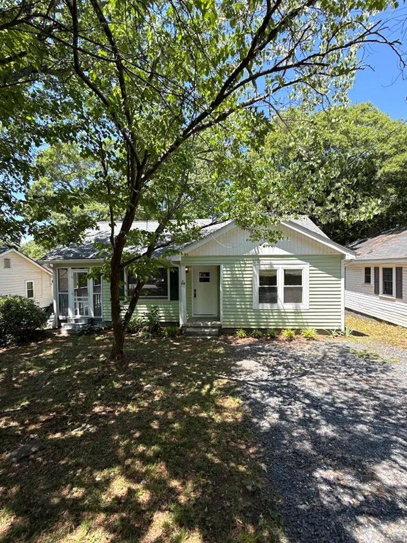House for rent at 528 Barrington Dr, Roswell, GA 30075