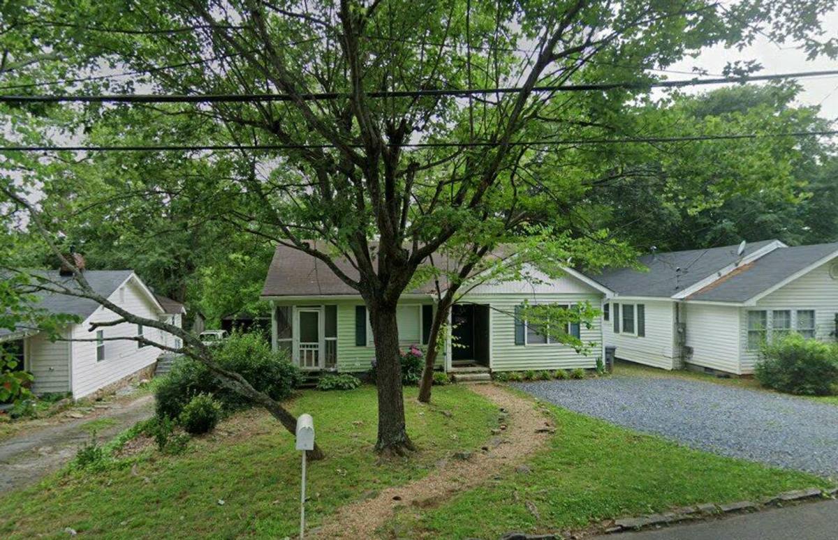 House for rent at 528 Barrington Dr, Roswell, GA 30075