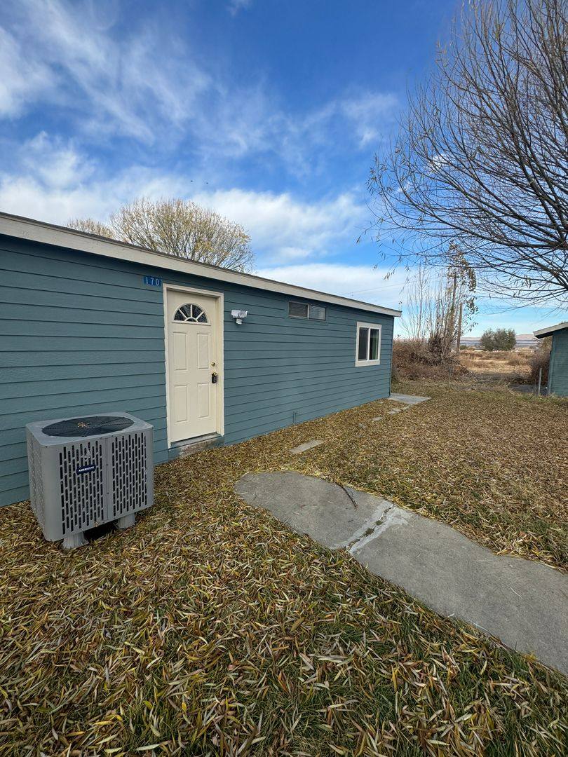House for rent at 170 S Outlook Rd, Outlook, WA 98938