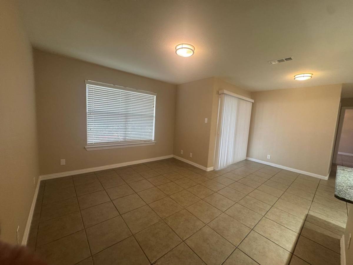 Townhouse for rent at 550 E Bethany Dr, Allen, TX 75002