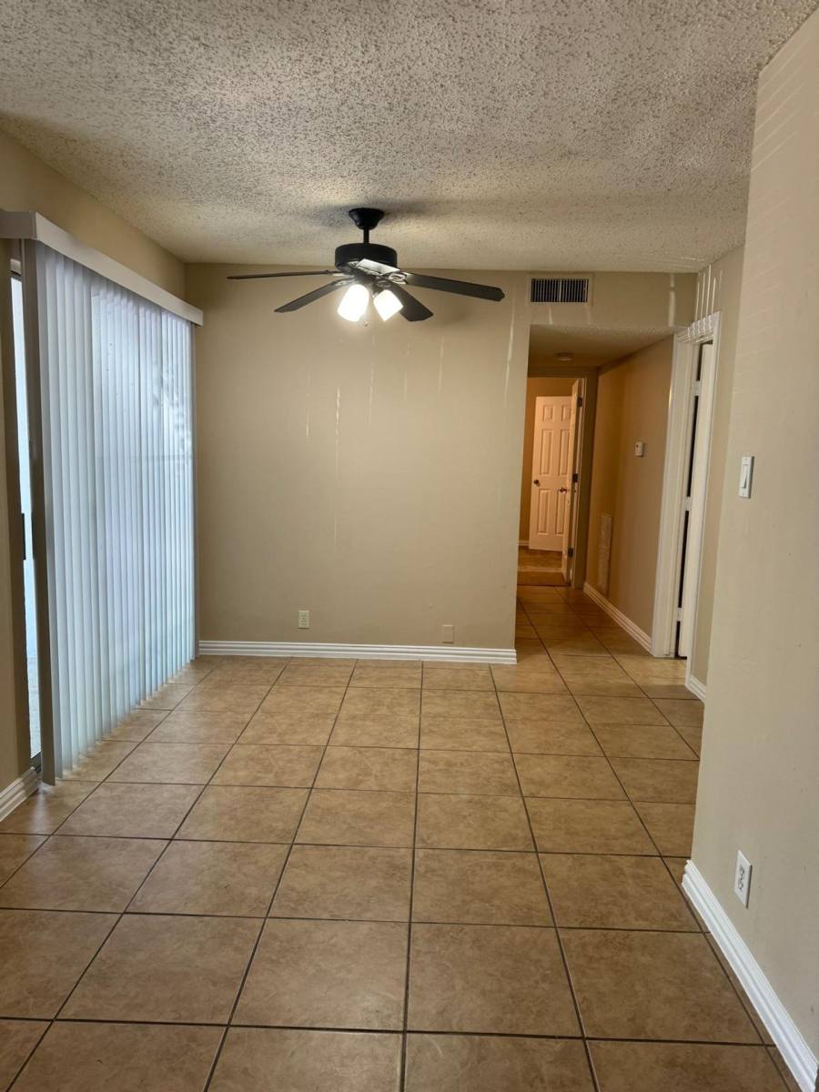 Townhouse for rent at 550 E Bethany Dr, Allen, TX 75002