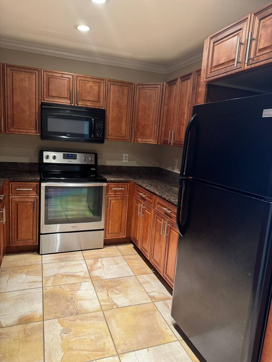 Townhouse for rent at 550 E Bethany Dr, Allen, TX 75002