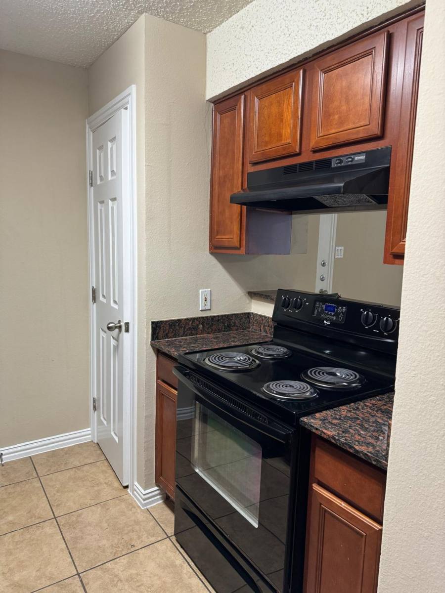 Townhouse for rent at 550 E Bethany Dr, Allen, TX 75002