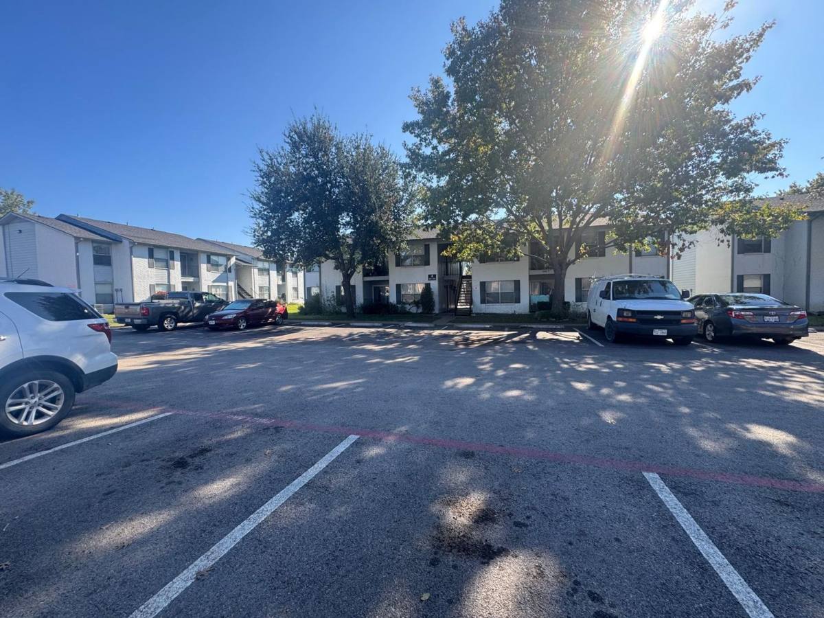 Townhouse for rent at 550 E Bethany Dr, Allen, TX 75002