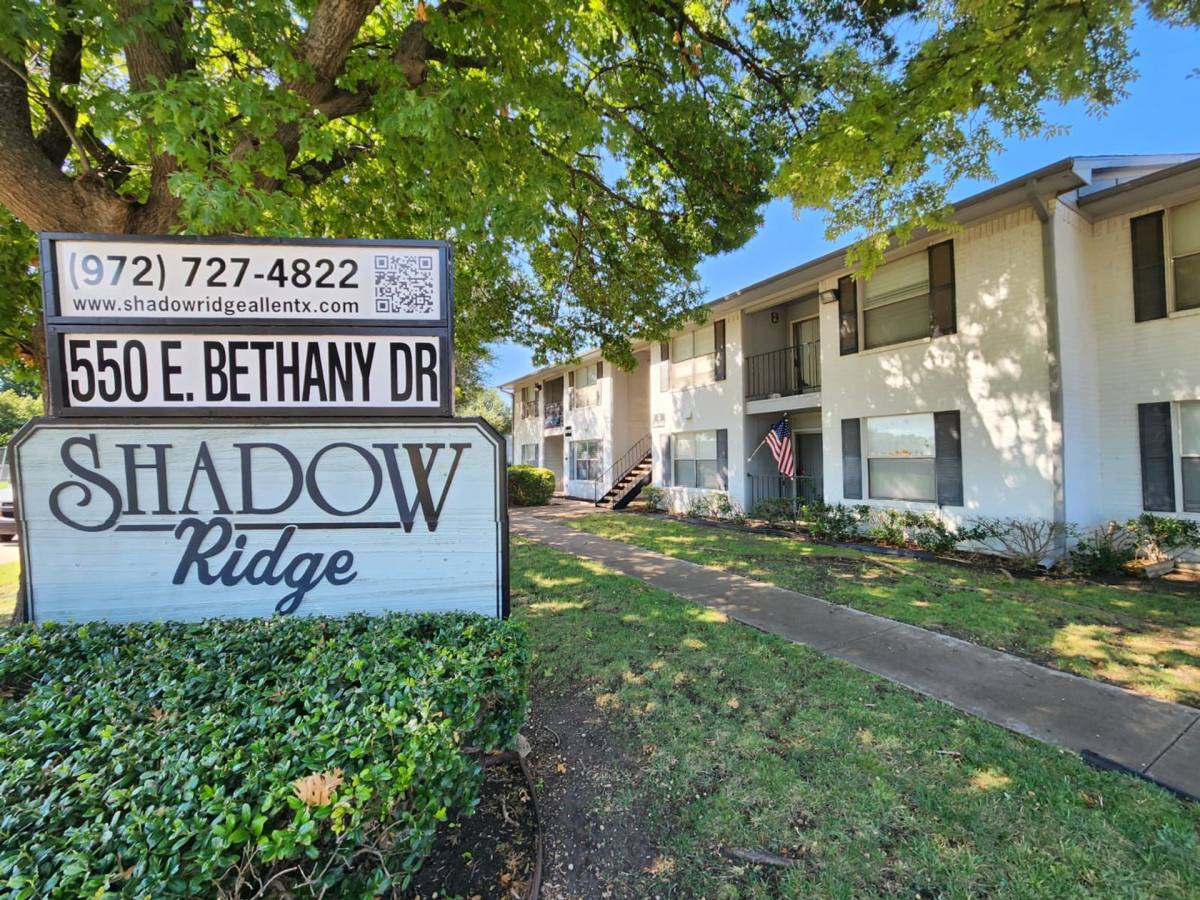 Townhouse for rent at 550 E Bethany Dr, Allen, TX 75002