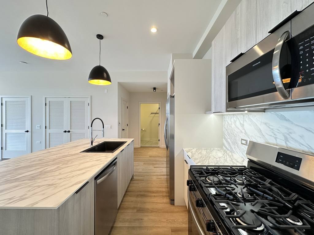 Apartment for rent at 6338 Belmont #P703, Chicago, IL 60634