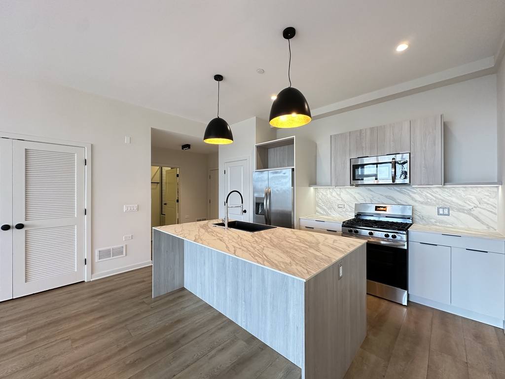 Apartment for rent at 6338 Belmont #P703, Chicago, IL 60634