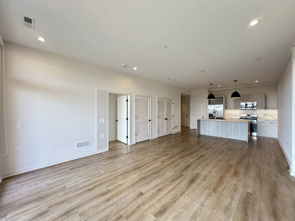 Apartment for rent at 6340 Belmont #D703, Chicago, IL 60634