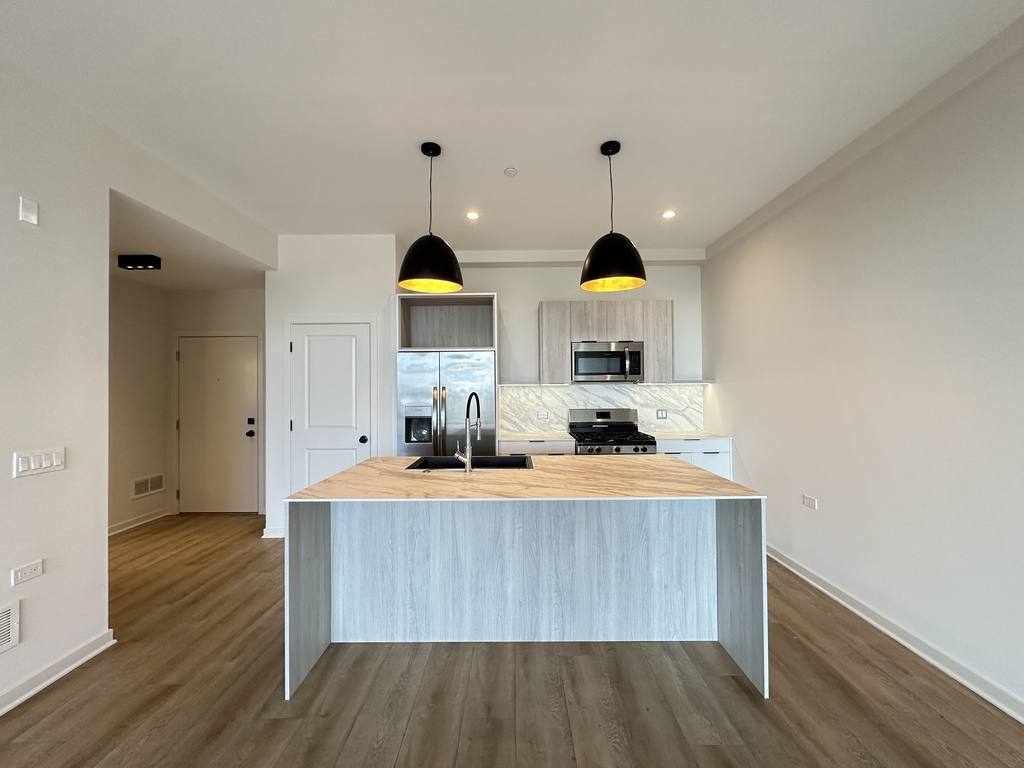 Apartment for rent at 6340 Belmont #D703, Chicago, IL 60634