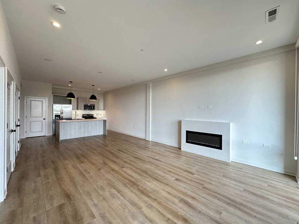 Apartment for rent at 6340 Belmont #D703, Chicago, IL 60634