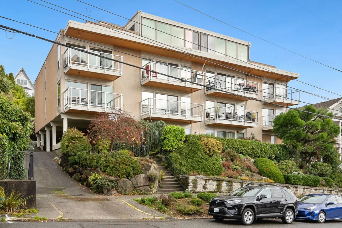 Apartment for rent at 324 W Olympic Place, Seattle, WA 98119