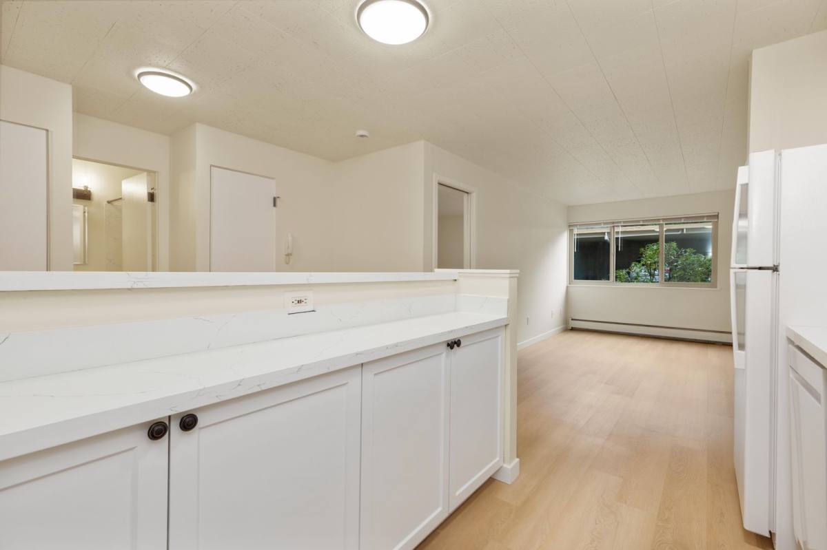 Apartment for rent at 324 W Olympic Place, Seattle, WA 98119