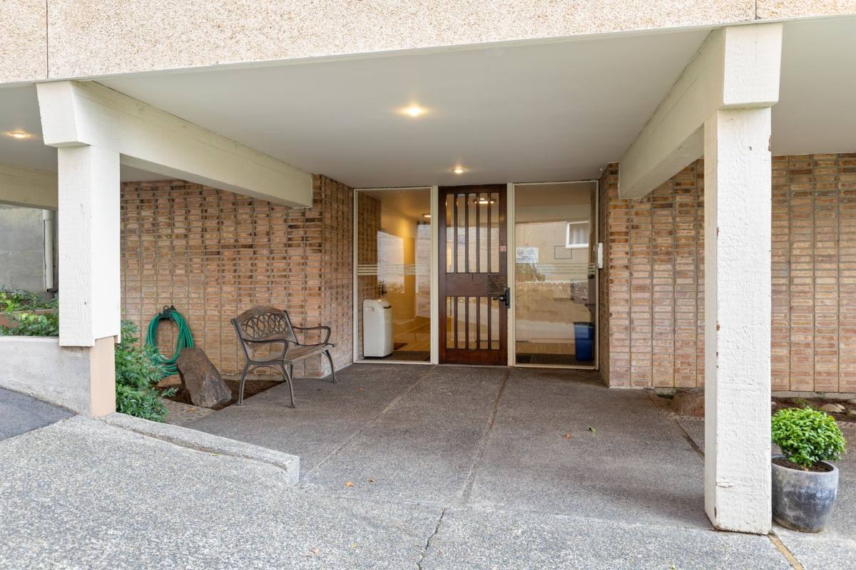 Apartment for rent at 324 W Olympic Place, Seattle, WA 98119