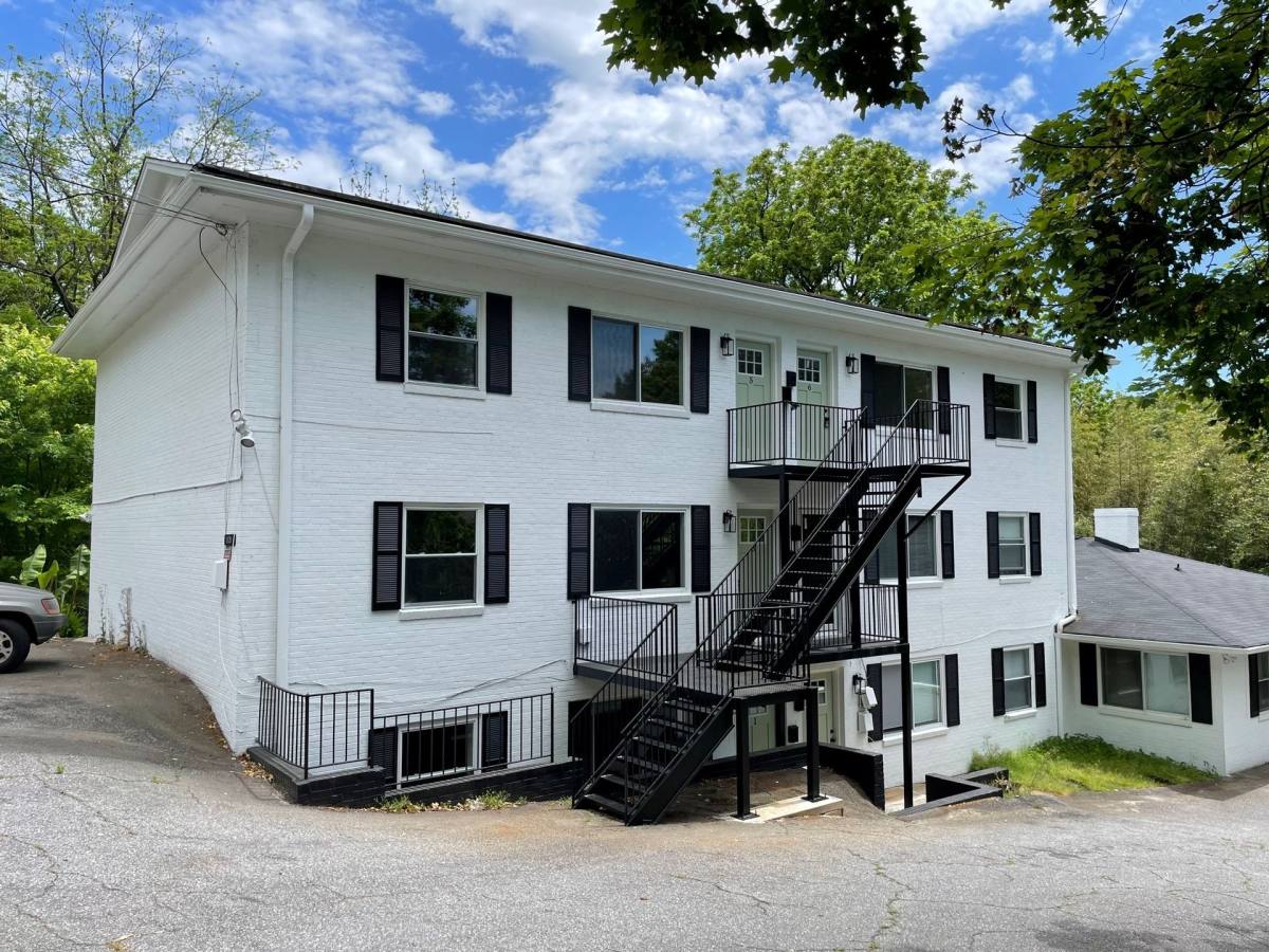 Apartment for rent at 1121 W End Blvd, Winston Salem, NC 27101